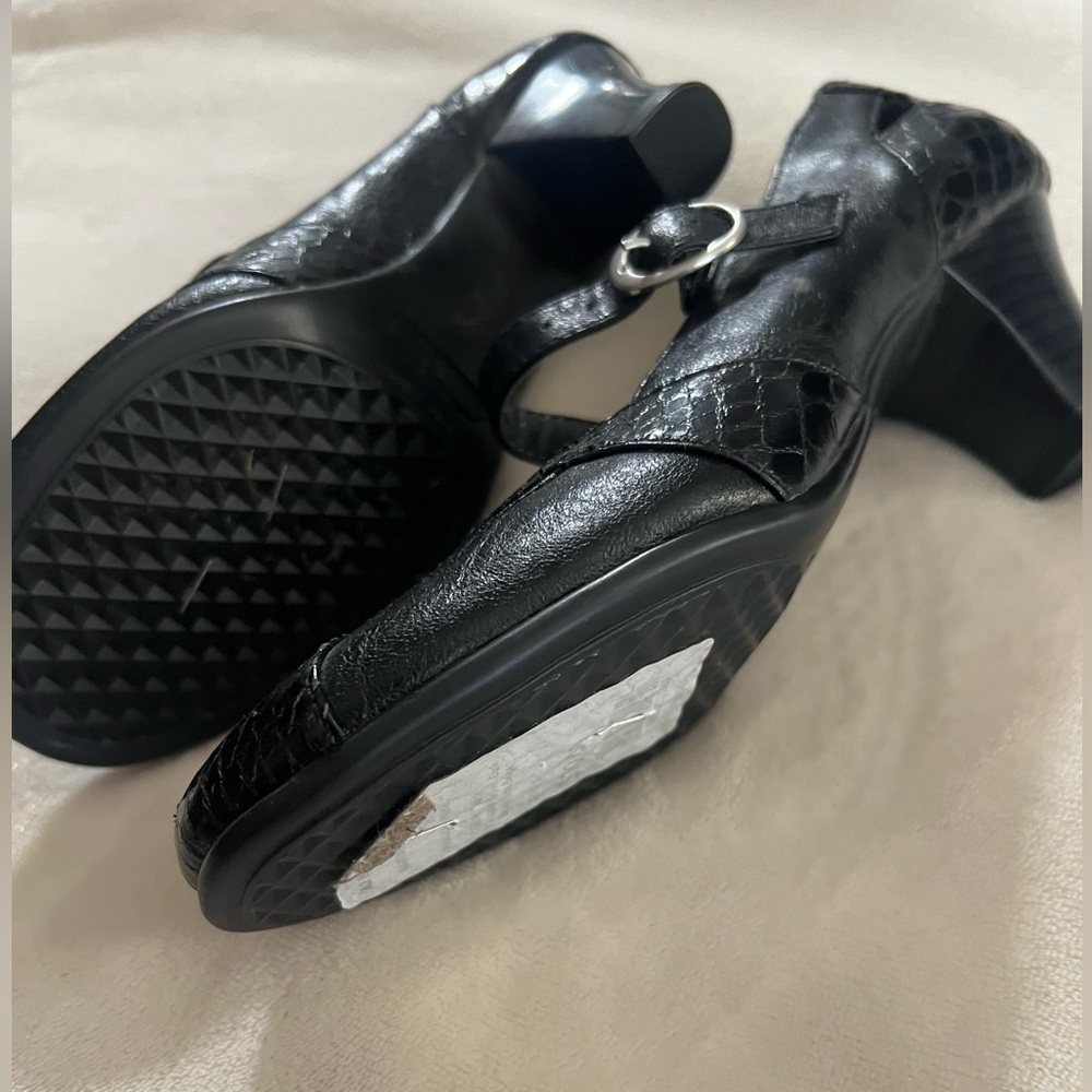 A2 by Aerosoles shoes in black. Size 6.5 new no box